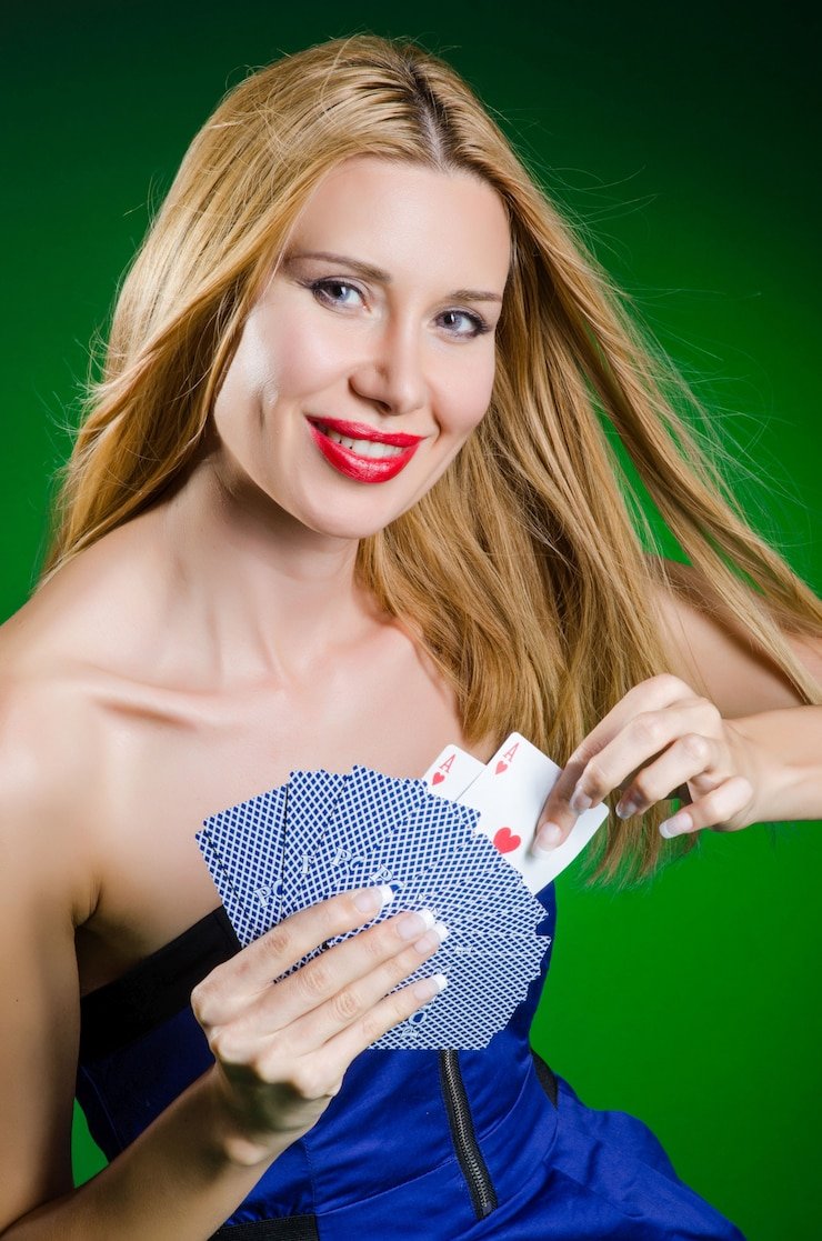 Dealer berpengalaman dan profesional Dealer profesional landak 11 di meja blackjack live